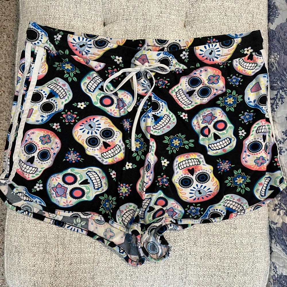 No Boundaries Black Skull Print Women's Athletic Shorts